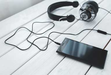 浦西全域静态管理首日：超市货架补货忙，居民生活保障见闻